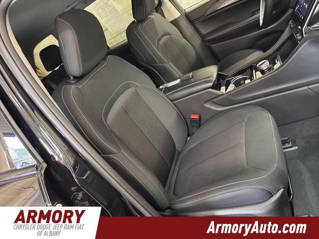 Thumbnail: 2022 Jeep Grand Cherokee - 35