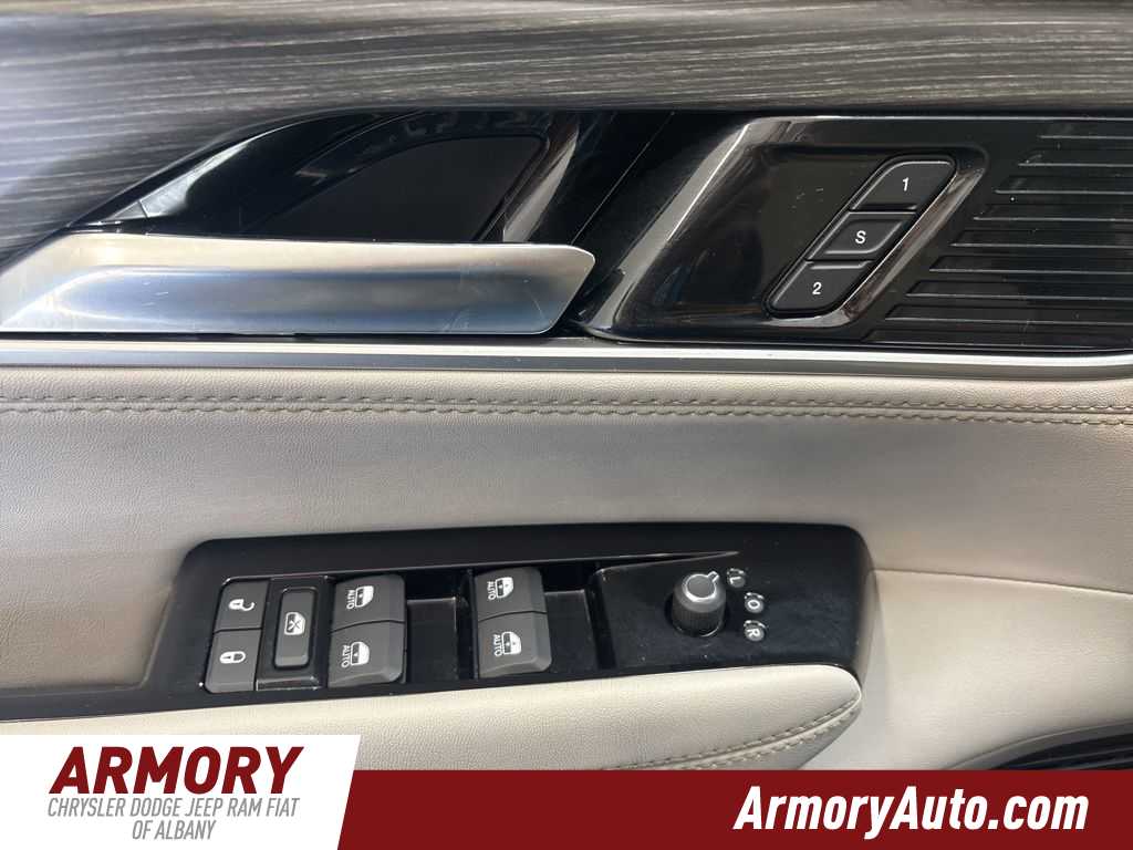 Thumbnail: 2023 Jeep Wagoneer - 8