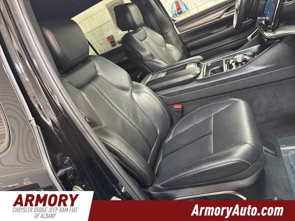 Thumbnail: 2023 Jeep Wagoneer - 46