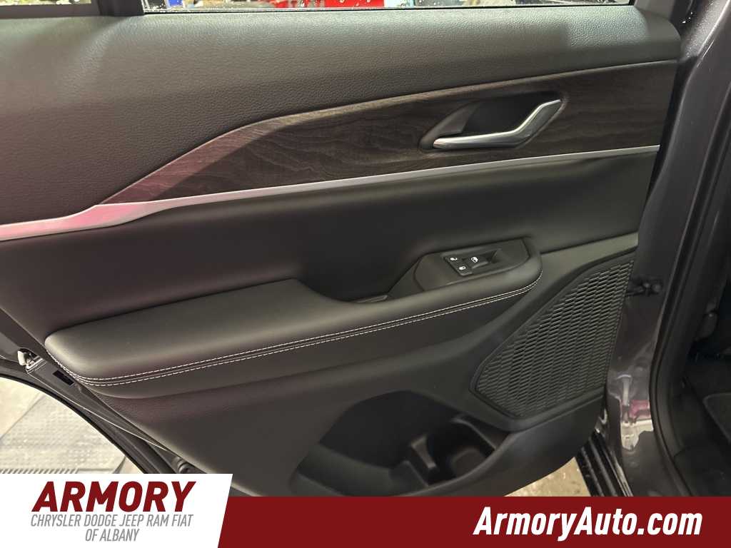 Thumbnail: 2025 Jeep Grand Cherokee - 25