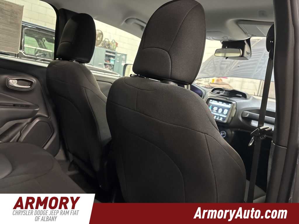 Thumbnail: 2023 Jeep Renegade - 31