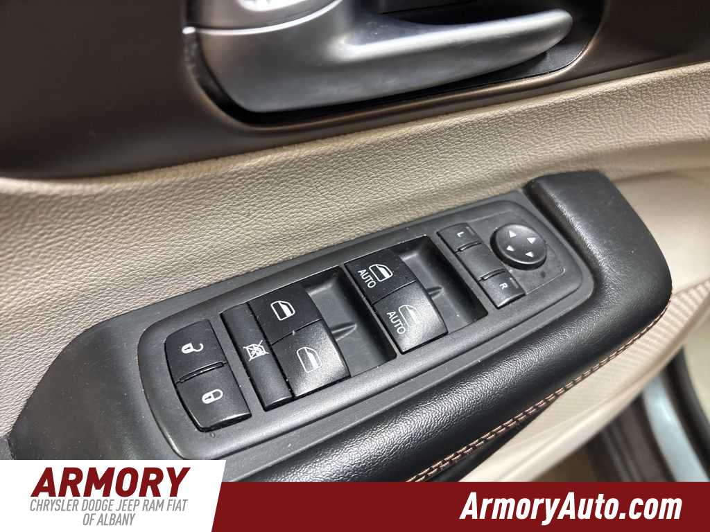 Thumbnail: 2017 Chrysler Pacifica - 7