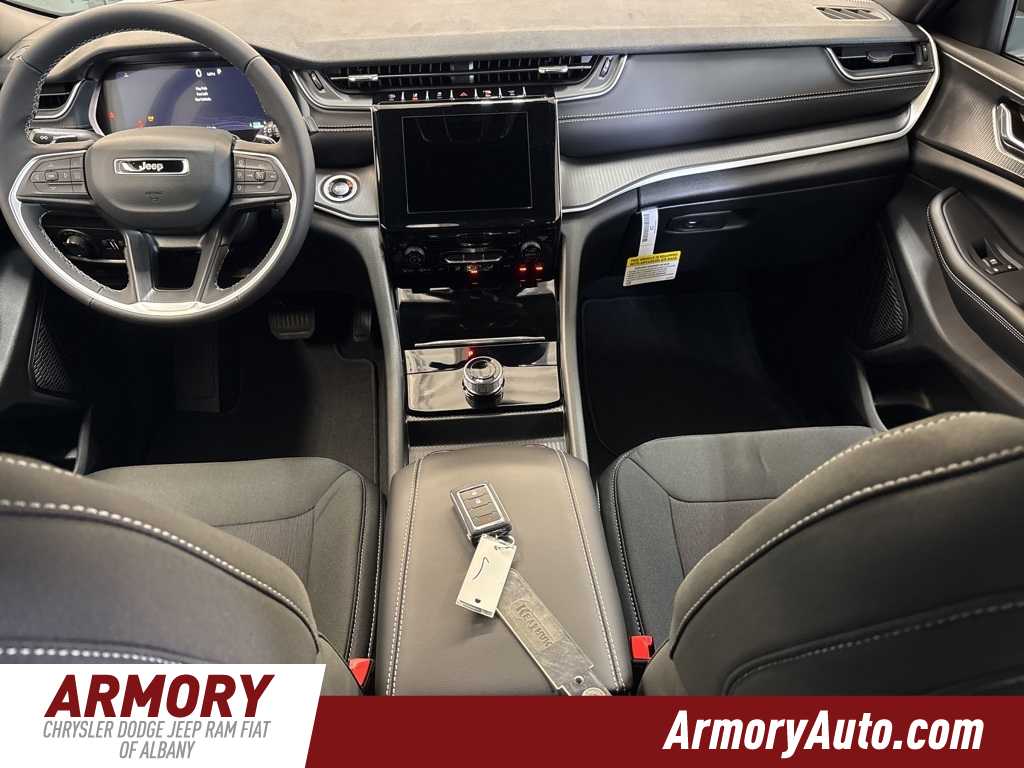 Thumbnail: 2025 Jeep Grand Cherokee - 33