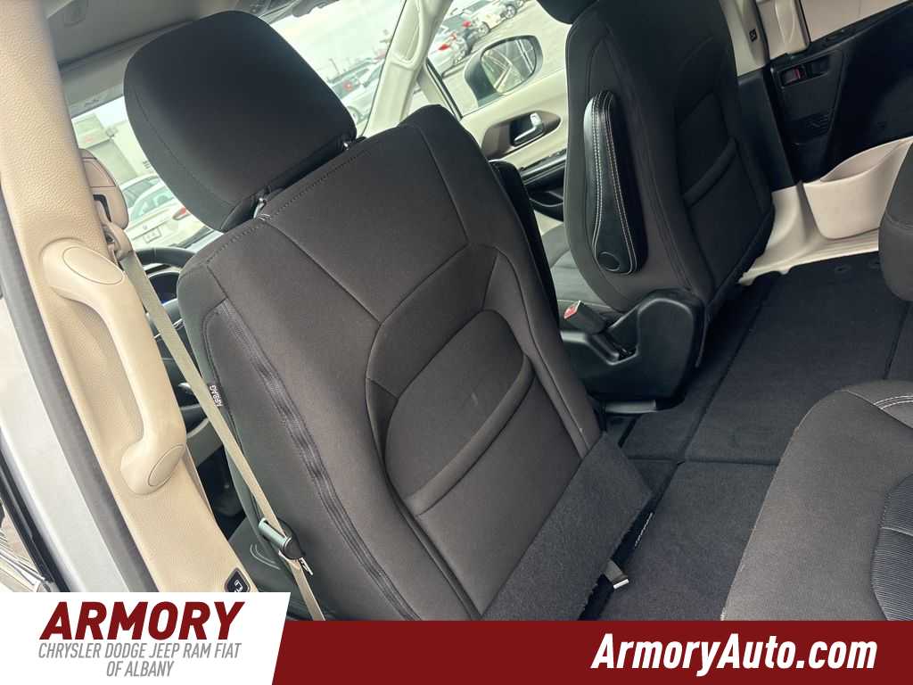 Thumbnail: 2022 Chrysler Voyager - 18