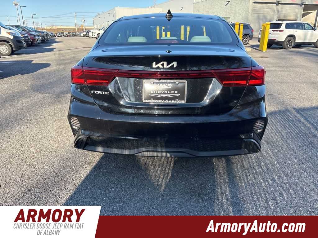 Thumbnail: 2023 Kia Forte - 4
