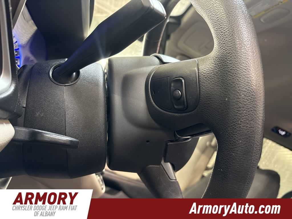 Thumbnail: 2017 Chrysler Pacifica - 10