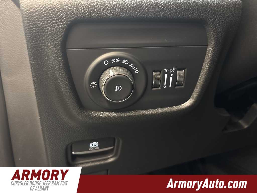 Thumbnail: 2025 Jeep Grand Cherokee - 10