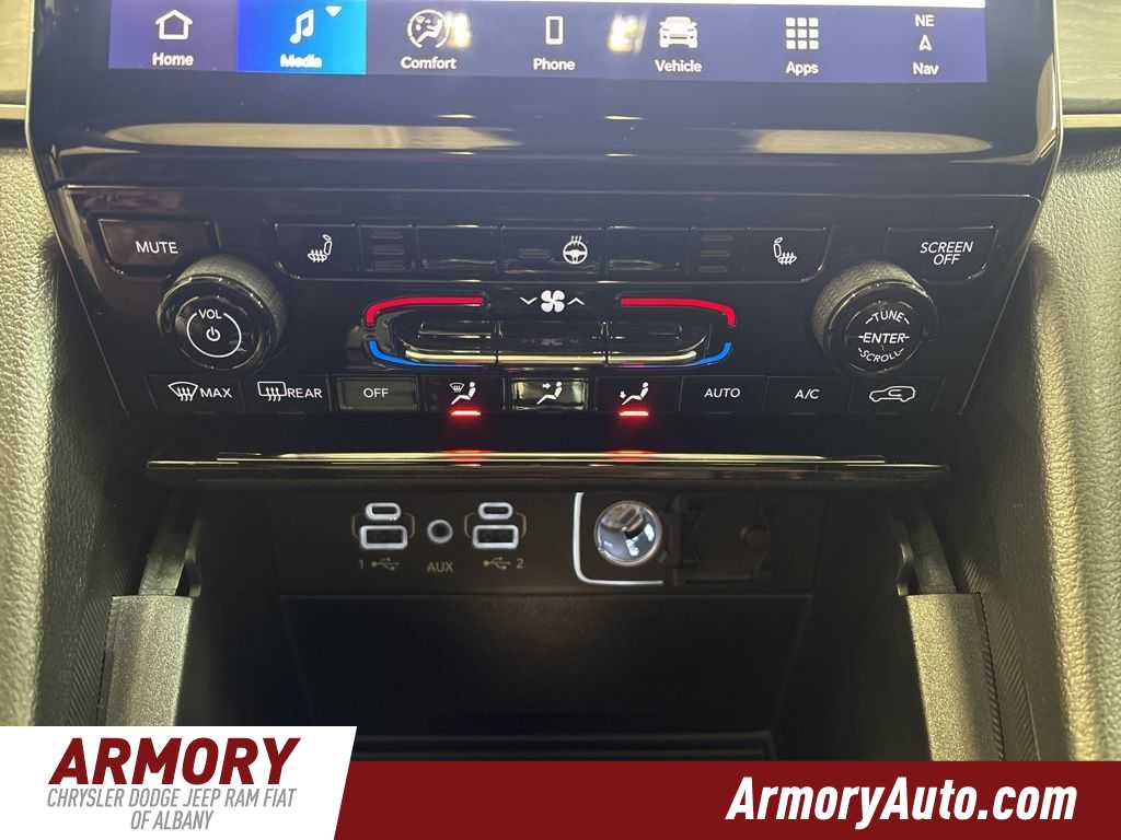 Thumbnail: 2025 Jeep Grand Cherokee - 17