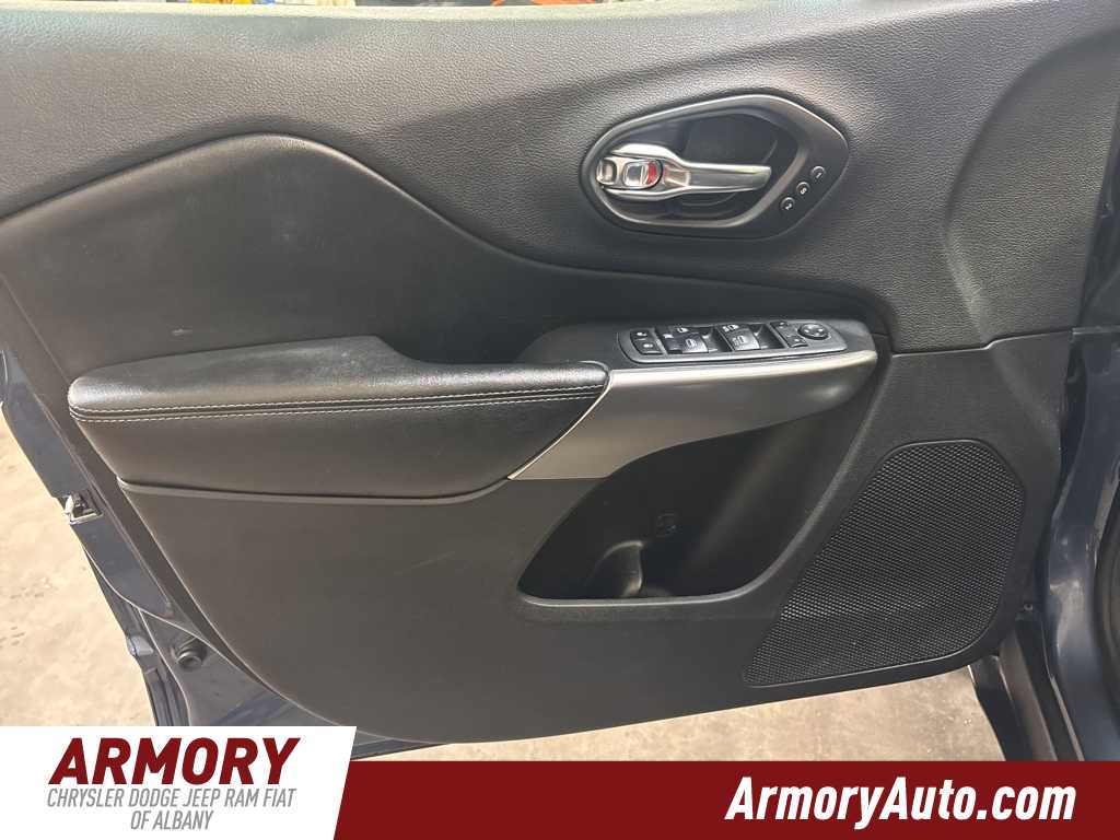 Thumbnail: 2019 Jeep Cherokee - 7