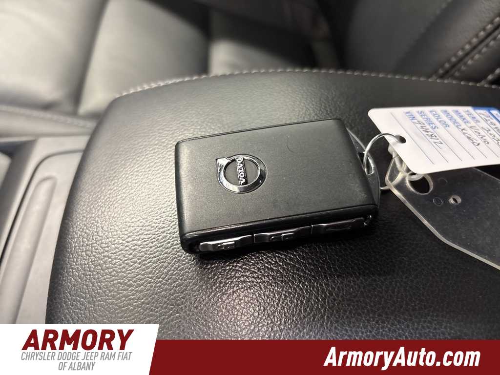 Thumbnail: 2023 Volvo XC40 - 20