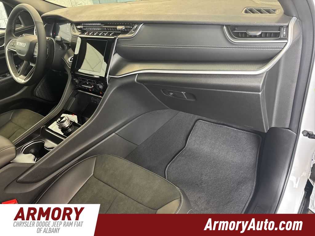 Thumbnail: 2025 Jeep Grand Cherokee - 34