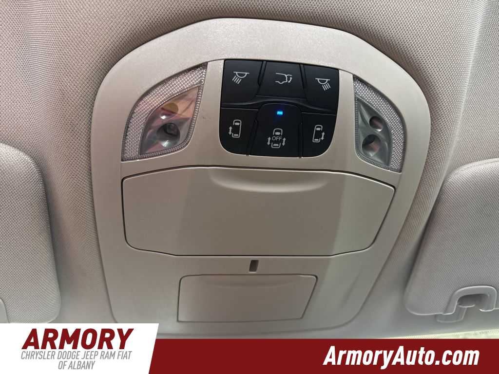 Thumbnail: 2023 Chrysler Pacifica - 21