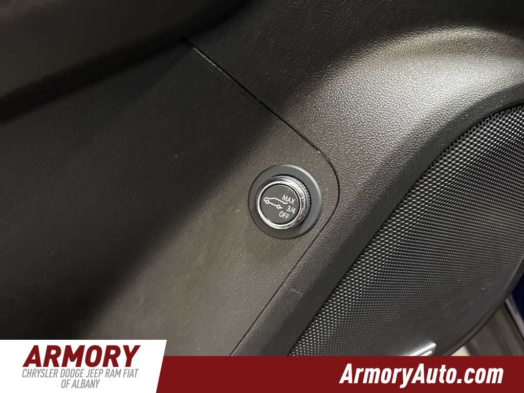 Thumbnail: 2023 GMC Acadia - 9