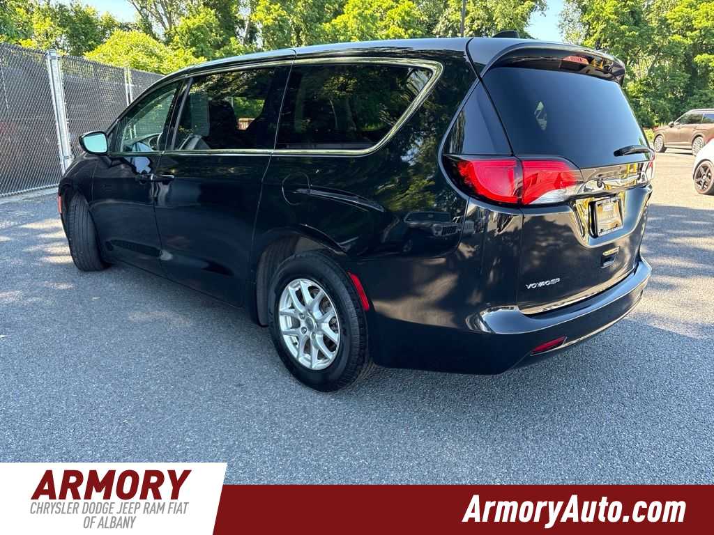 Thumbnail: 2022 Chrysler Voyager - 6