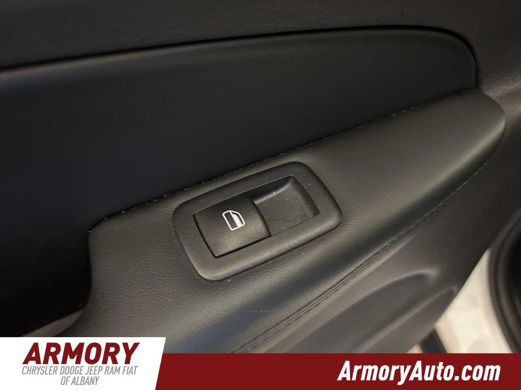 Thumbnail: 2019 Jeep Grand Cherokee - 24