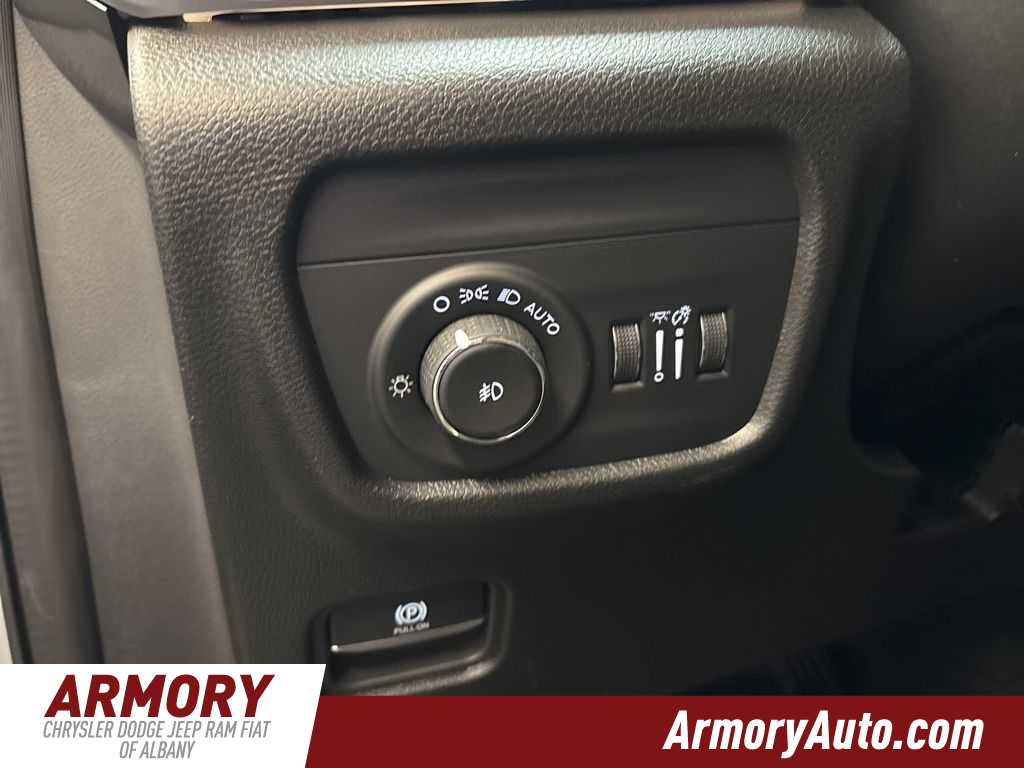 Thumbnail: 2025 Jeep Grand Cherokee - 12