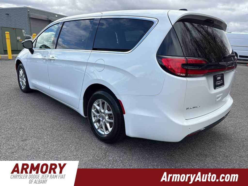 Thumbnail: 2024 Chrysler Pacifica - 6