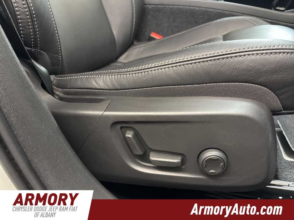 Thumbnail: 2023 Volvo XC40 - 39