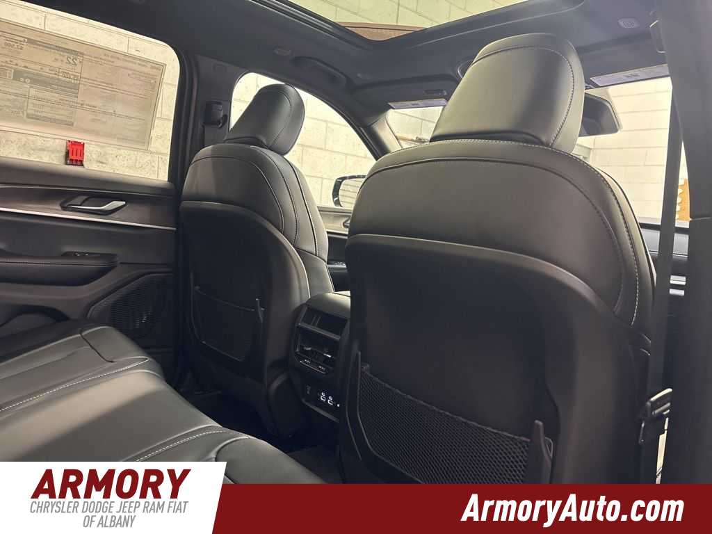 Thumbnail: 2025 Jeep Grand Cherokee - 33