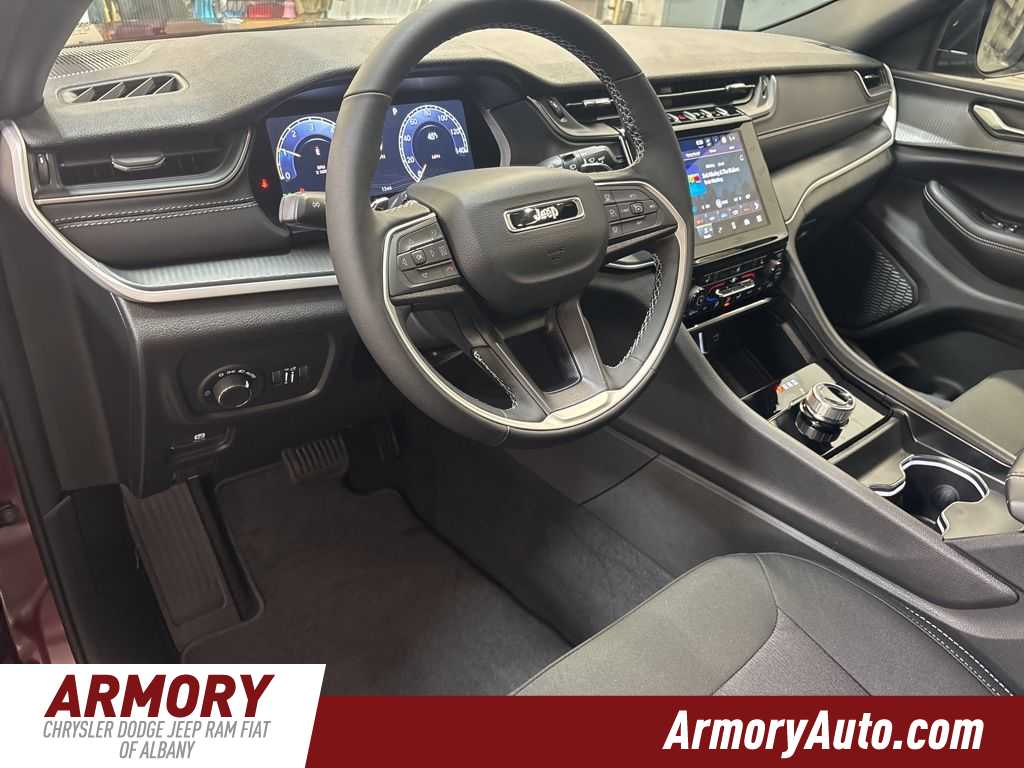 Thumbnail: 2025 Jeep Grand Cherokee - 9