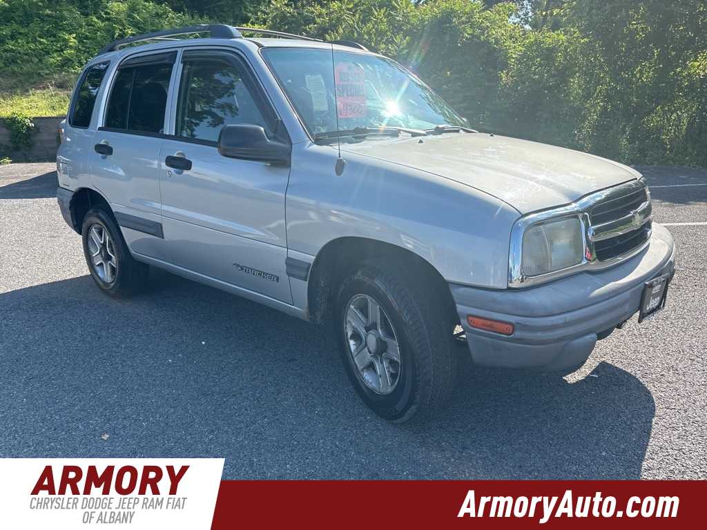 Thumbnail: 2003 Chevrolet Tracker - 3