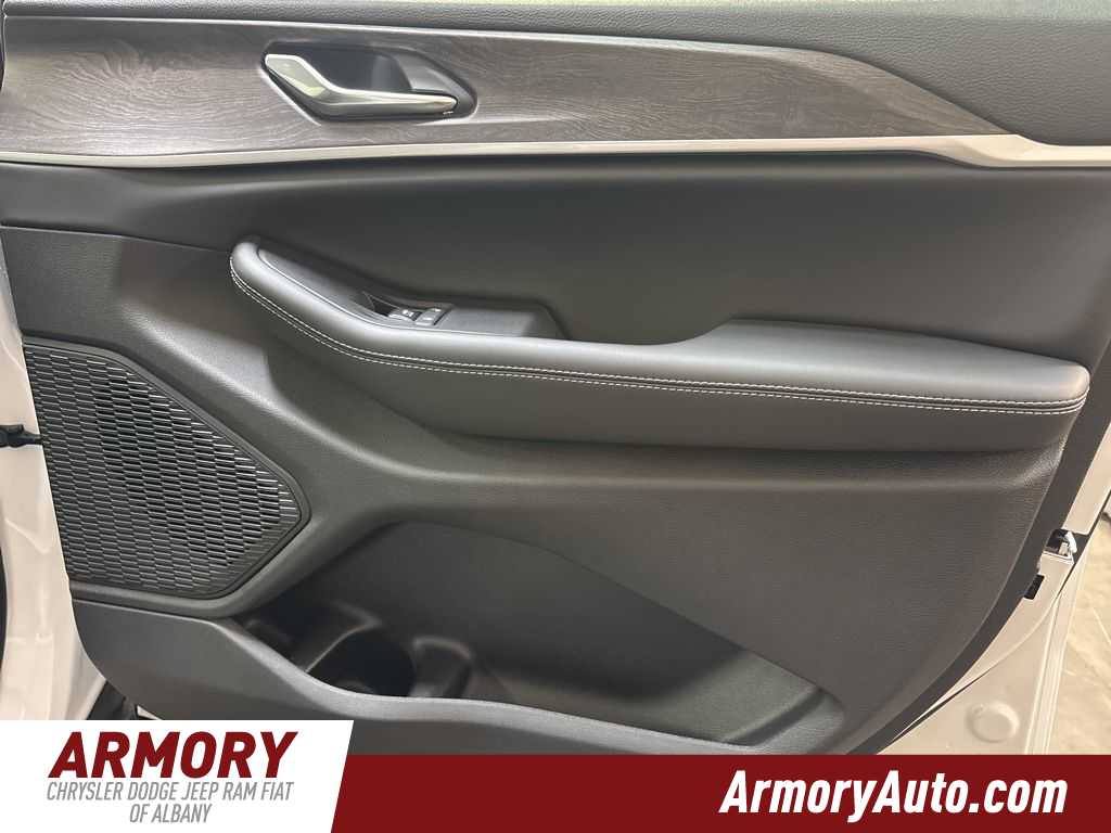 Thumbnail: 2026 Jeep Grand Cherokee - 39