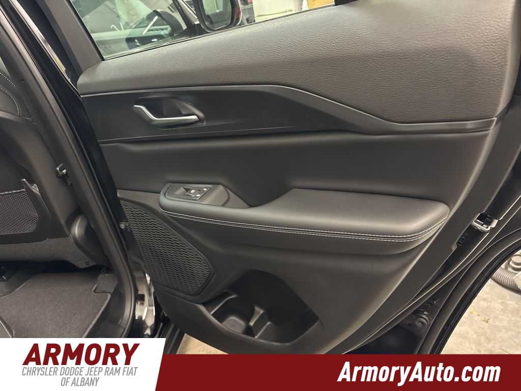 Thumbnail: 2026 Jeep Grand Cherokee - 32