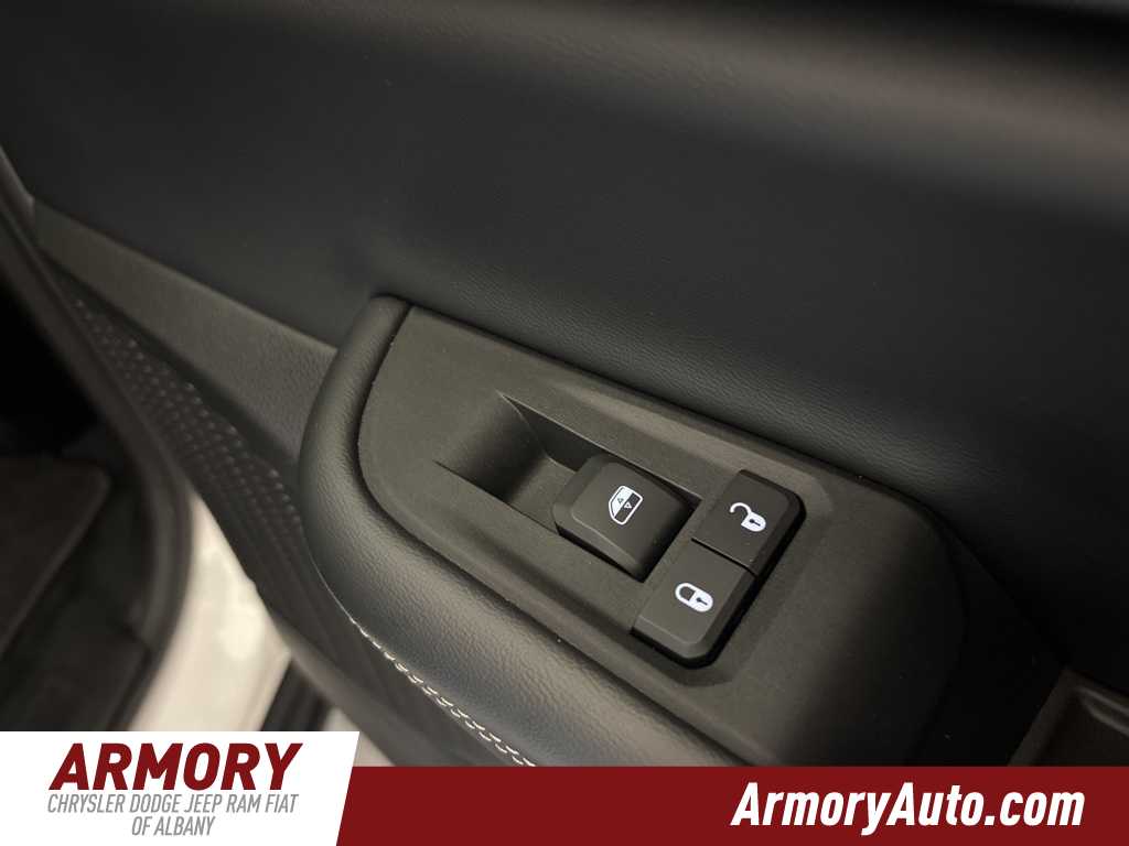 Thumbnail: 2025 Jeep Grand Cherokee - 32