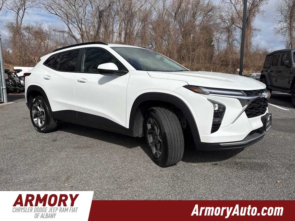 Thumbnail: 2025 Chevrolet Trax - 3