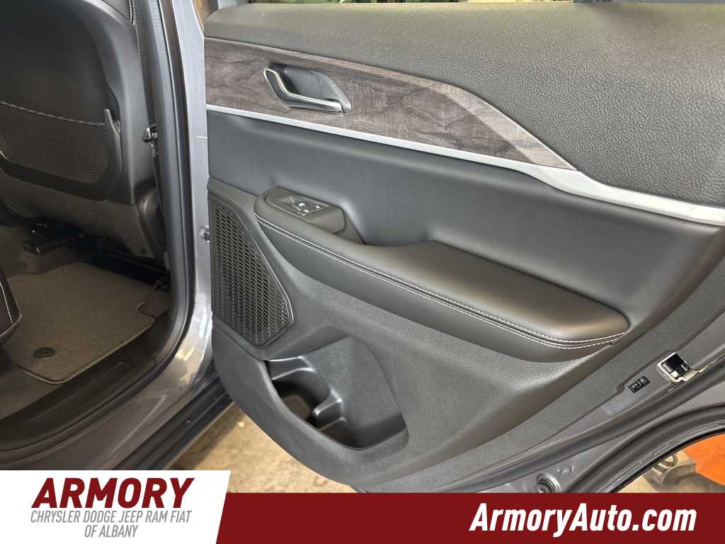 Thumbnail: 2025 Jeep Grand Cherokee - 31