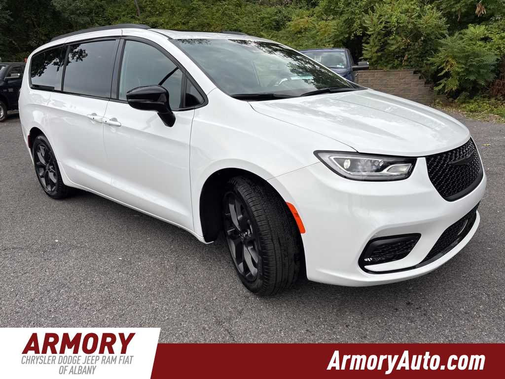 Thumbnail: 2026 Chrysler Pacifica - 3