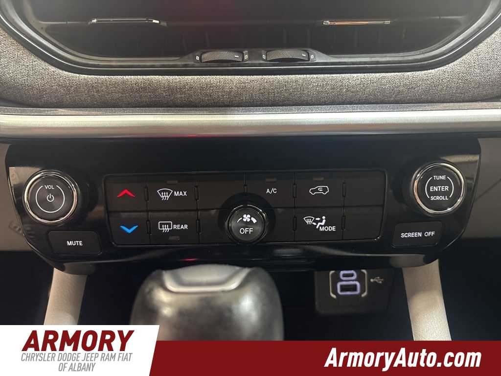 Thumbnail: 2024 Jeep Compass - 17