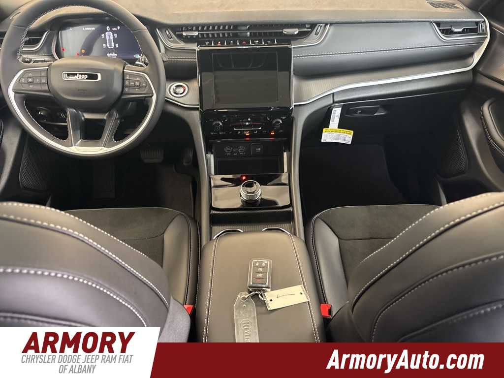 Thumbnail: 2025 Jeep Grand Cherokee - 31