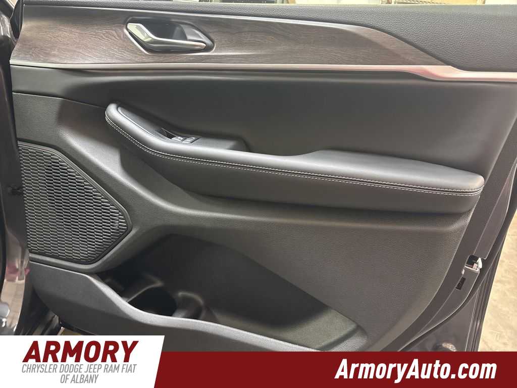 Thumbnail: 2025 Jeep Grand Cherokee - 38