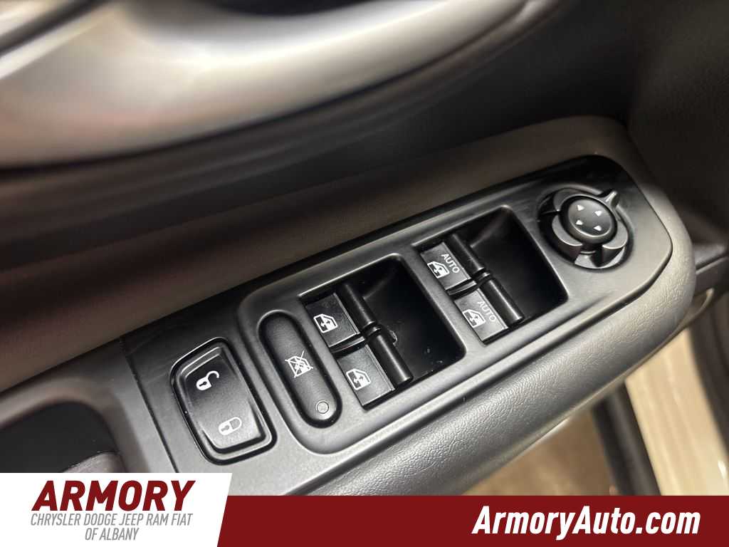 Thumbnail: 2023 Jeep Renegade - 8