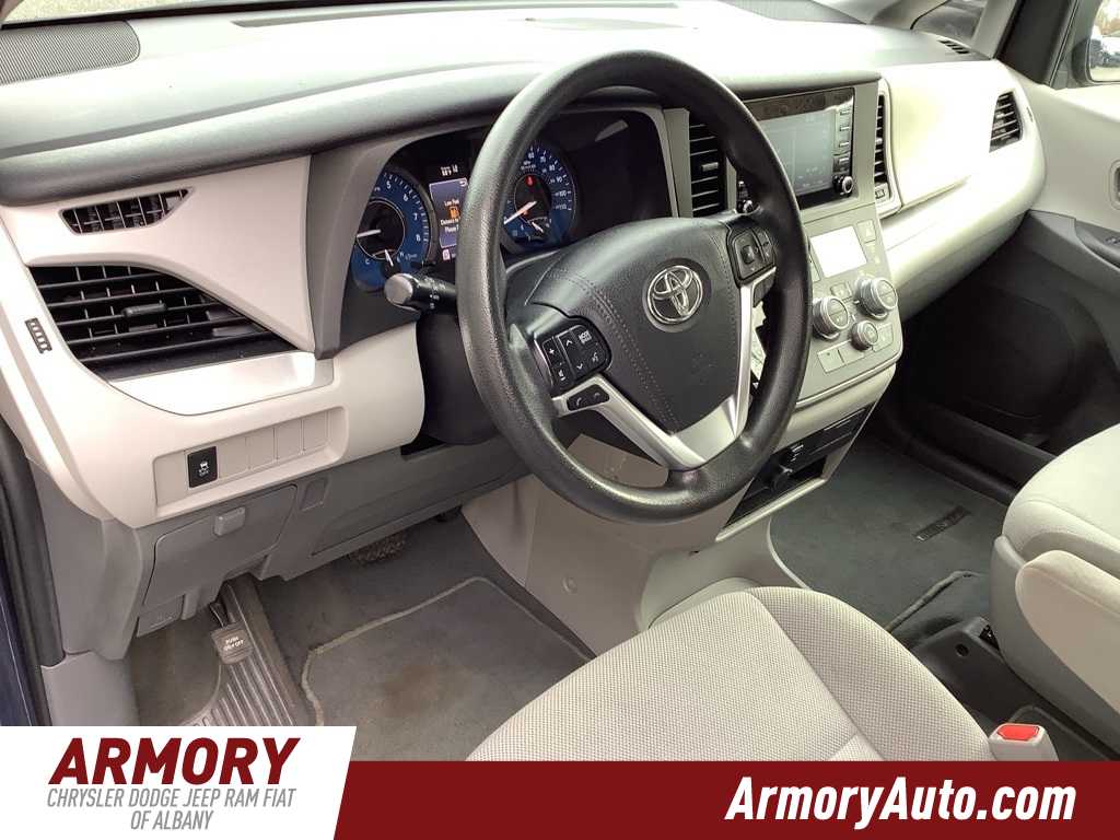 Thumbnail: 2020 Toyota Sienna - 9