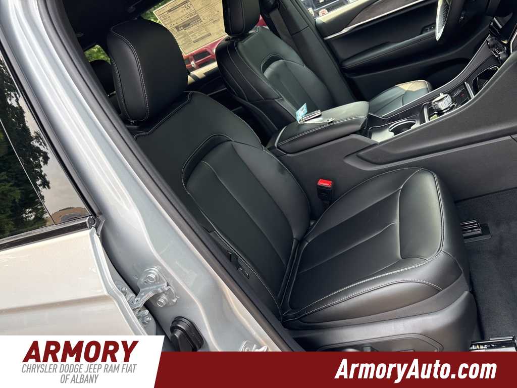 Thumbnail: 2025 Jeep Grand Cherokee - 33