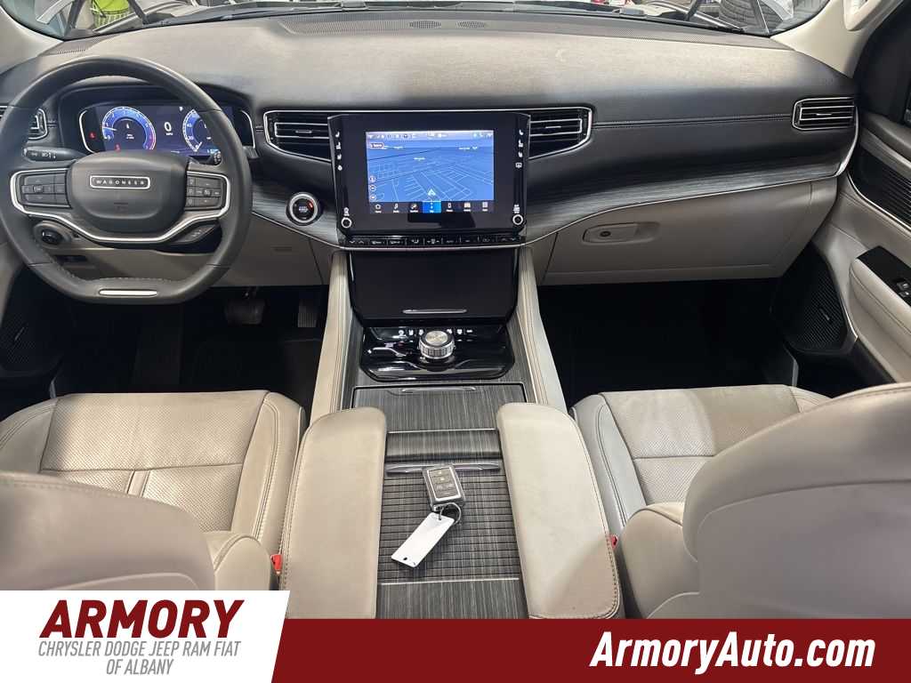 Thumbnail: 2023 Jeep Wagoneer - 41