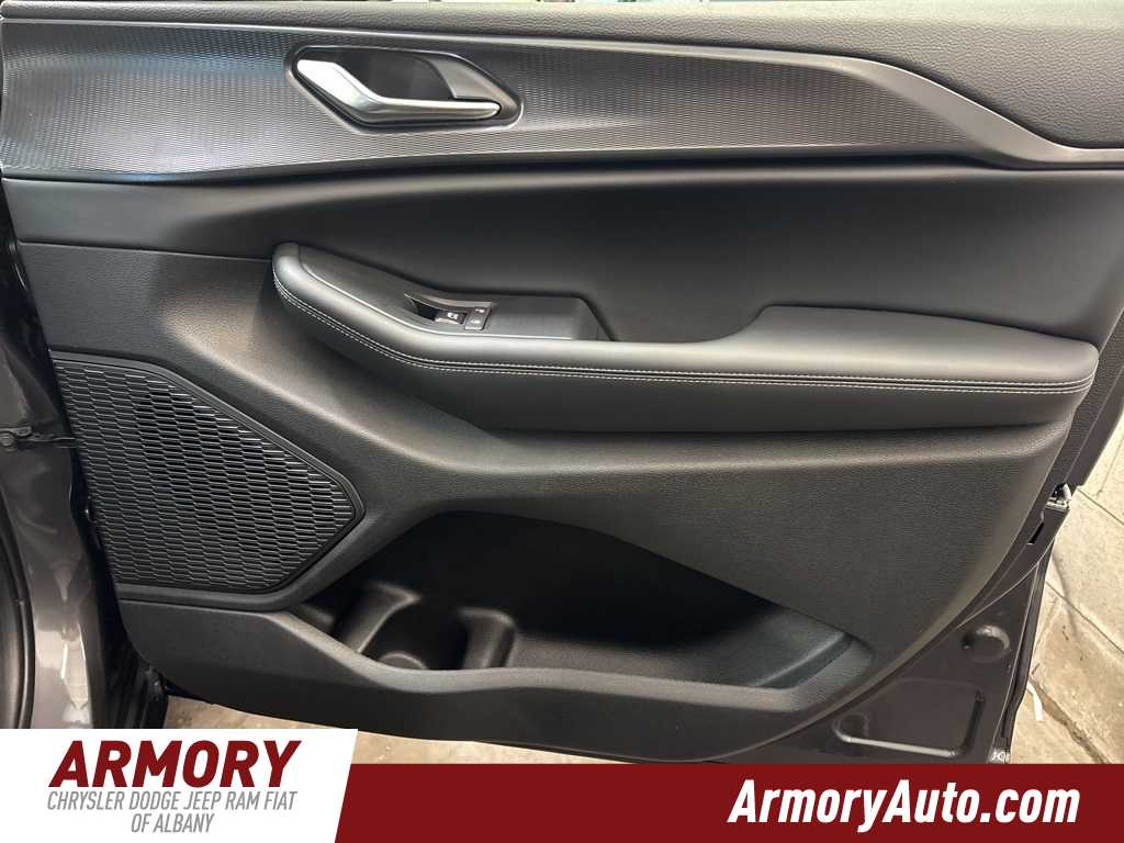 Thumbnail: 2025 Jeep Grand Cherokee - 33