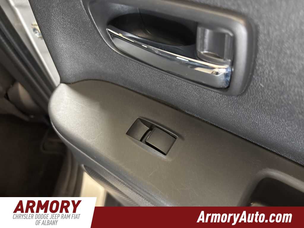 Thumbnail: 2024 Mitsubishi Outlander Sport - 29