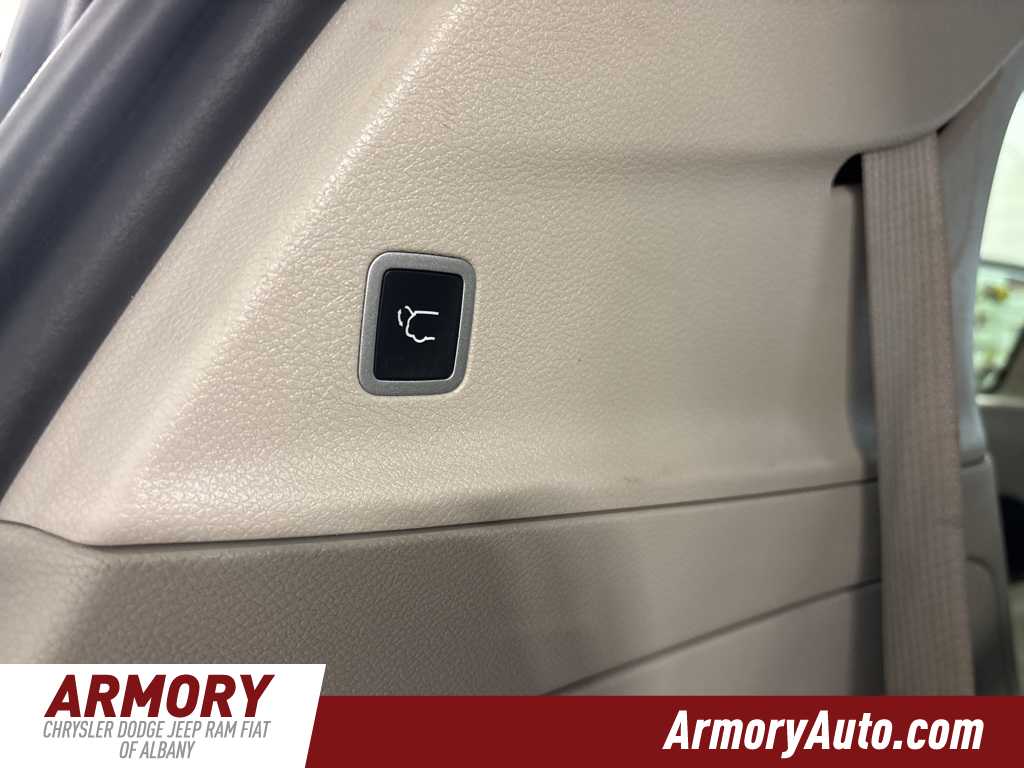 2023 Chrysler Pacifica Touring L 35