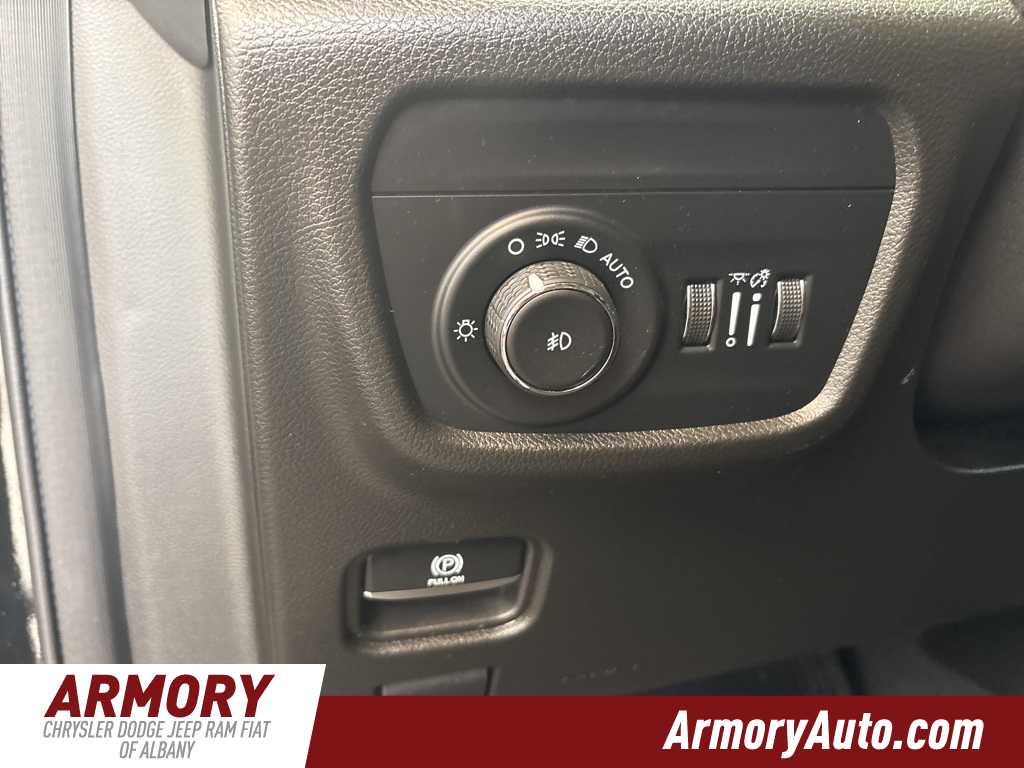 Thumbnail: 2023 Jeep Grand Cherokee - 12