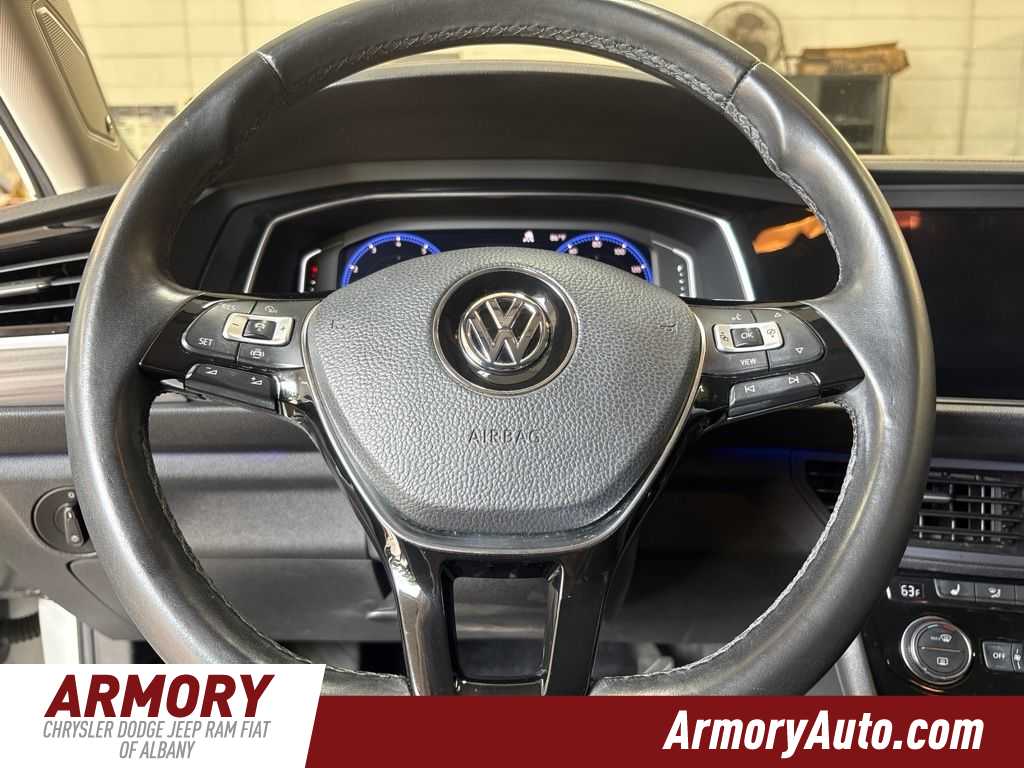 Thumbnail: 2019 Volkswagen Jetta - 16