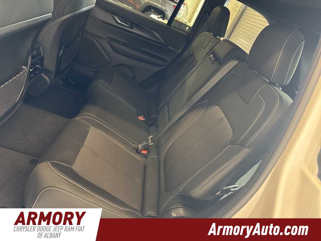 Thumbnail: 2025 Jeep Grand Cherokee - 25