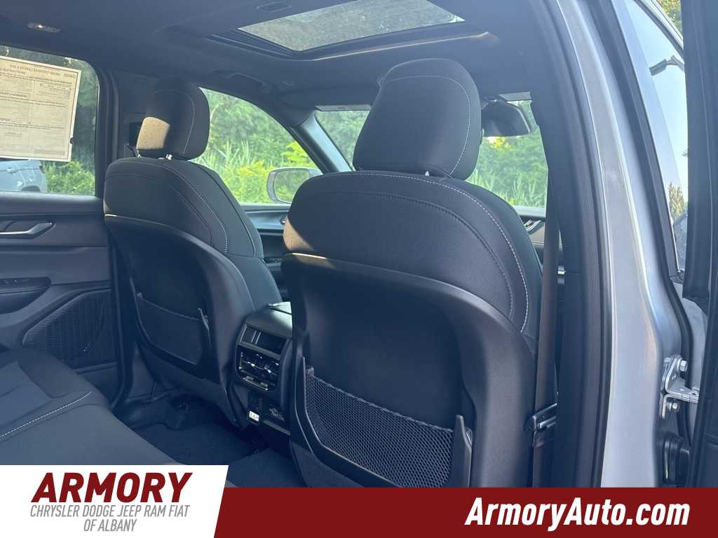 Thumbnail: 2025 Jeep Grand Cherokee - 21