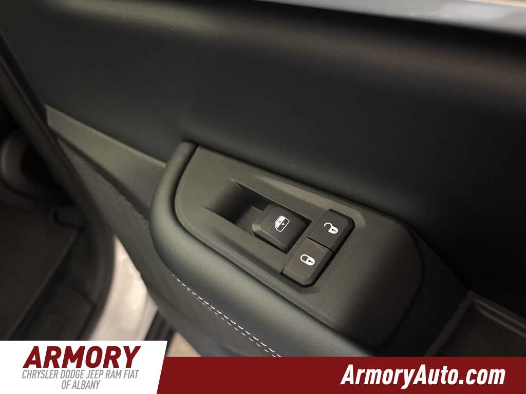 Thumbnail: 2025 Jeep Grand Cherokee - 31