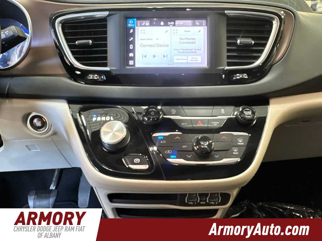 Thumbnail: 2022 Chrysler Voyager - 19