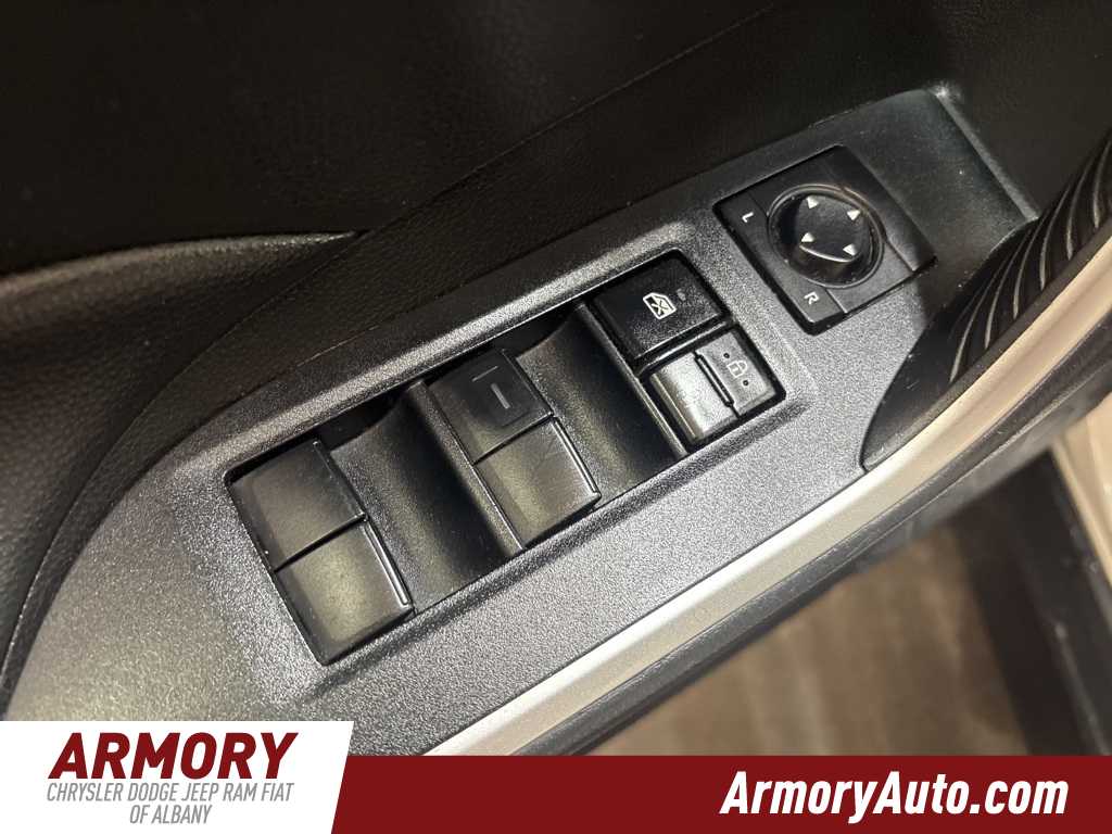 Thumbnail: 2022 Toyota RAV4 - 8