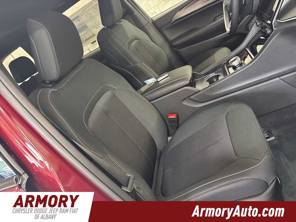 Thumbnail: 2025 Jeep Grand Cherokee - 34