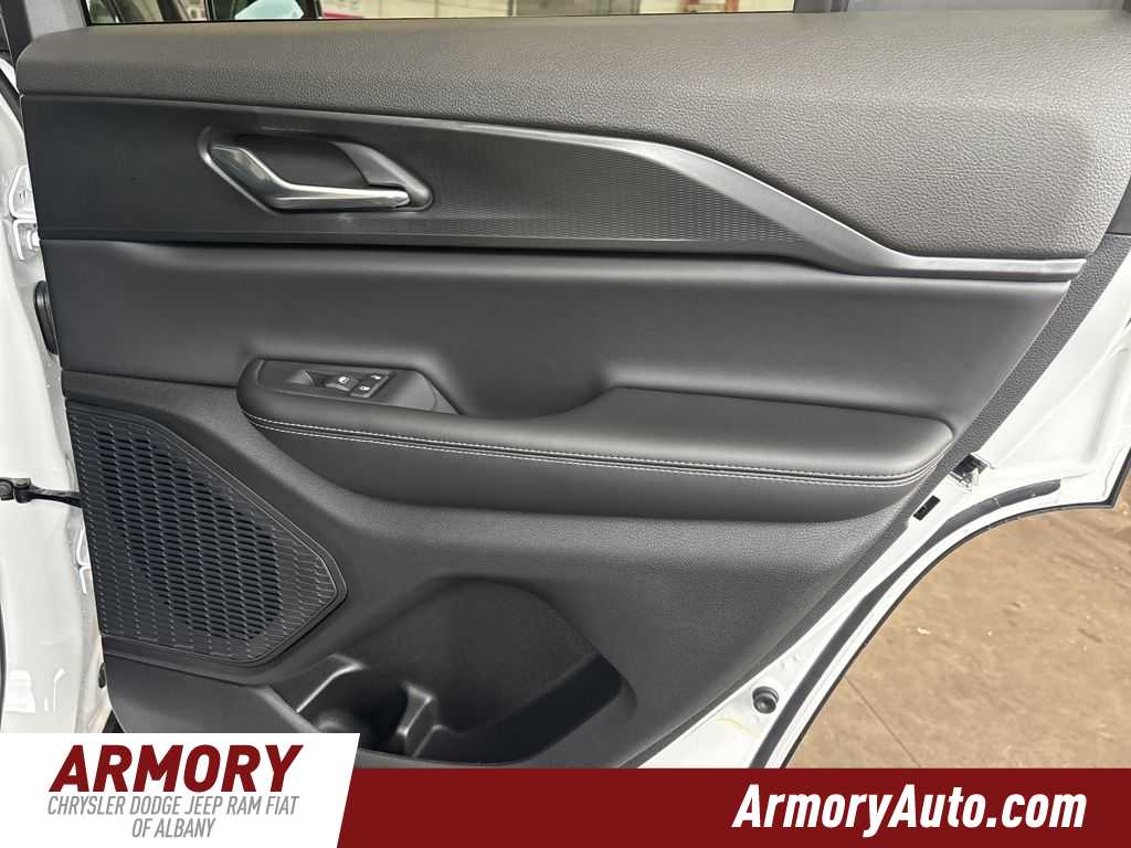 Thumbnail: 2025 Jeep Grand Cherokee - 27